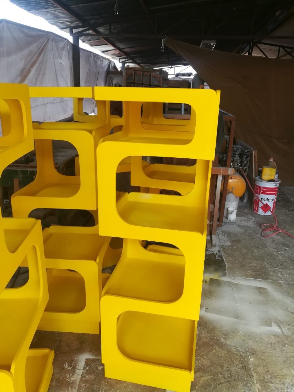 Muebles en fábrica